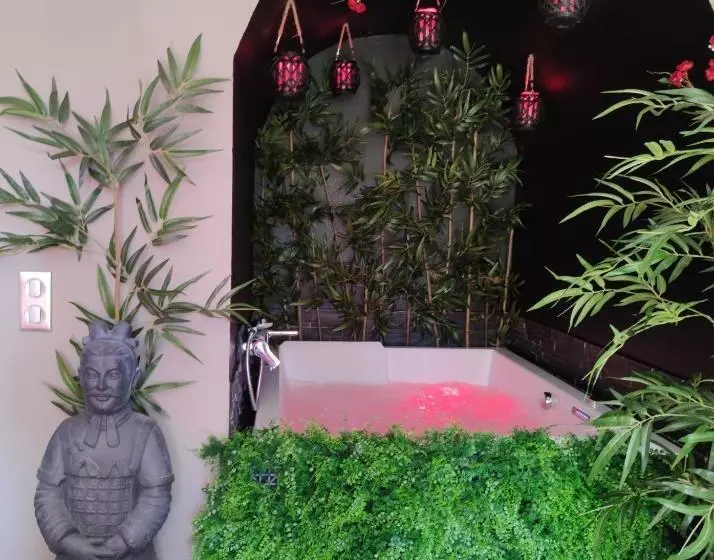 ペンション Le Demeure De Poulpican Chambre La Grotte Jacuzzi Charme Romantique Terrasse Privée 300m Plage Et Re