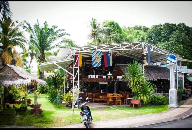 The Lazy Bar And Guesthouse