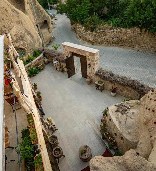 Bed and Breakfast Shiraz Cave Cappadocia