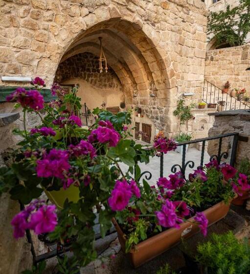 Bed and Breakfast Shiraz Cave Cappadocia