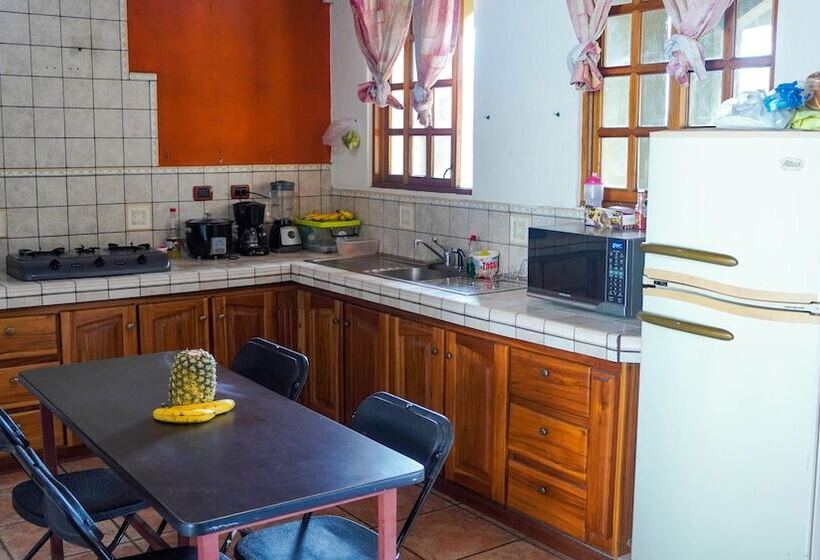 بنسيون Eco Hotel Puerto Urbano