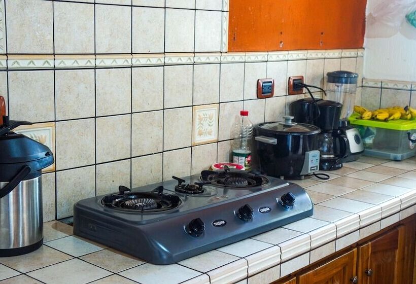 بنسيون Eco Hotel Puerto Urbano