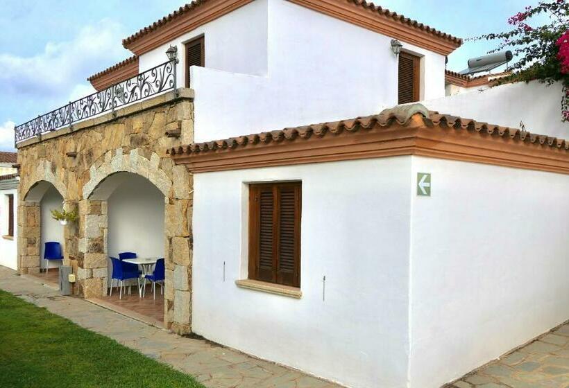 Residence Con Piscina A Tanaunella A 1500 M Dal Mare