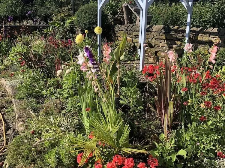 Majatalo Warlands Farm Guest House