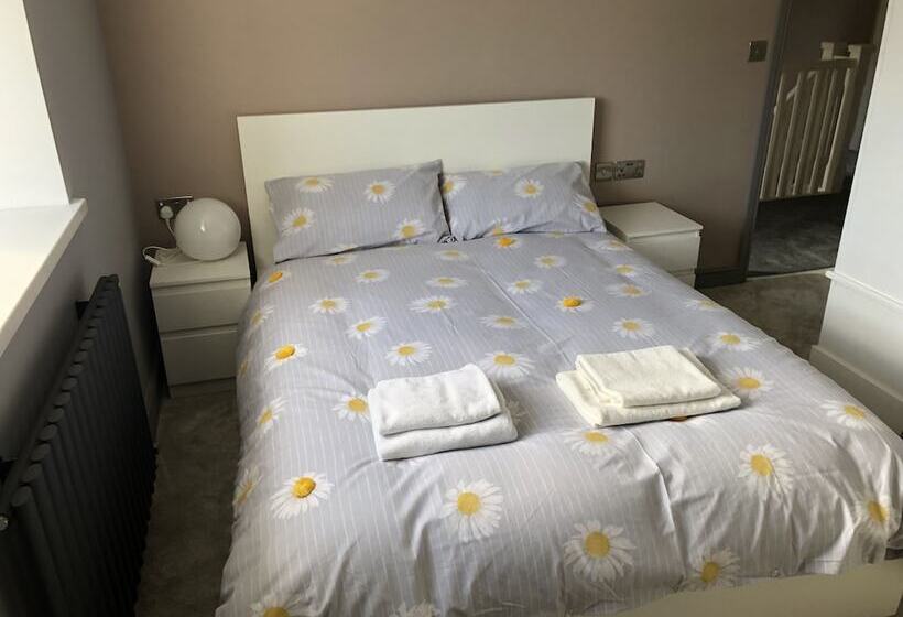 بنسيون Warlands Farm Guest House