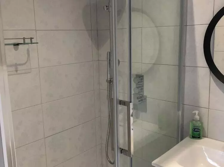 Majatalo Warlands Farm Guest House