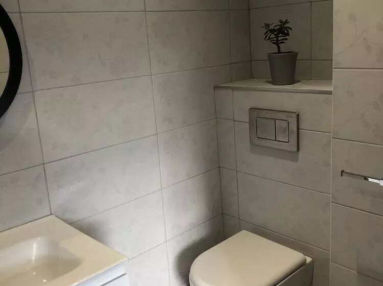 Majatalo Warlands Farm Guest House