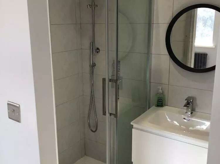 Majatalo Warlands Farm Guest House