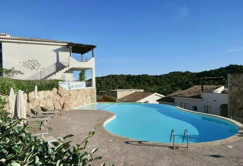 Residence Con Piscina A 4 Km Da Baja Sardinia