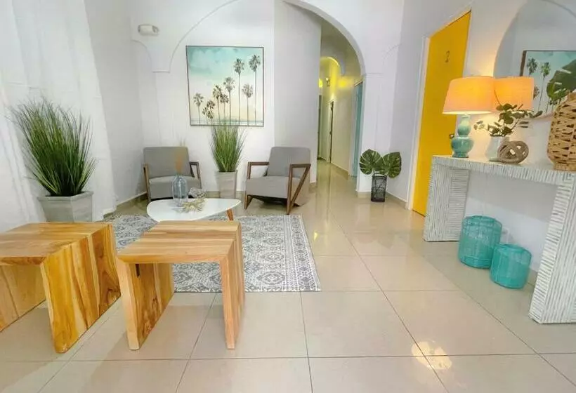 هاستل Oasis Inn