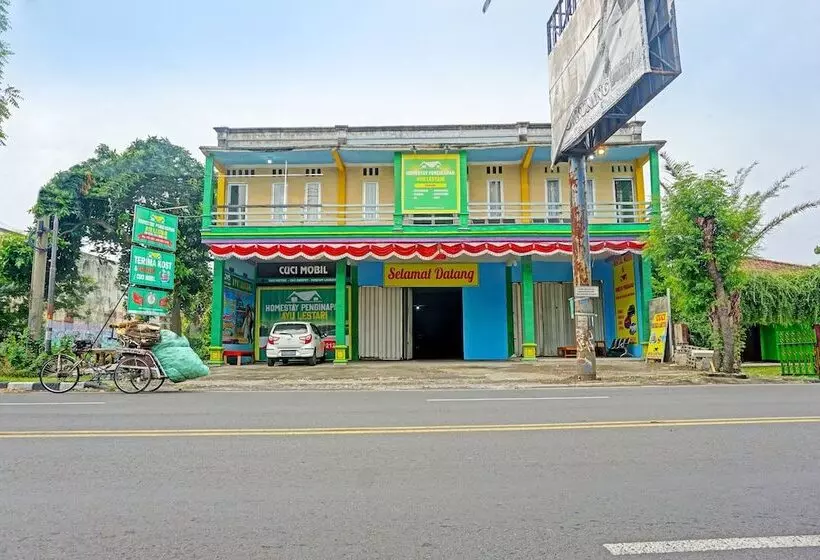 Hotelli Oyo 91825 Ayu Lestari Homestay