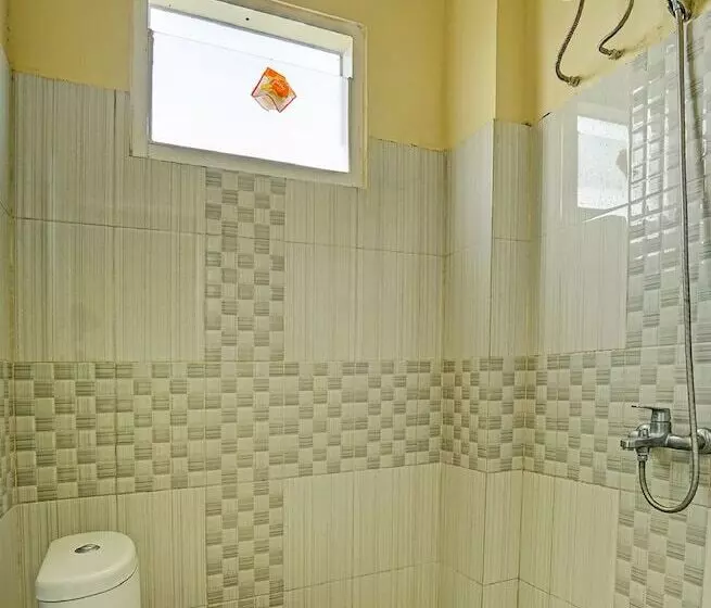 Hotelli Oyo 91825 Ayu Lestari Homestay