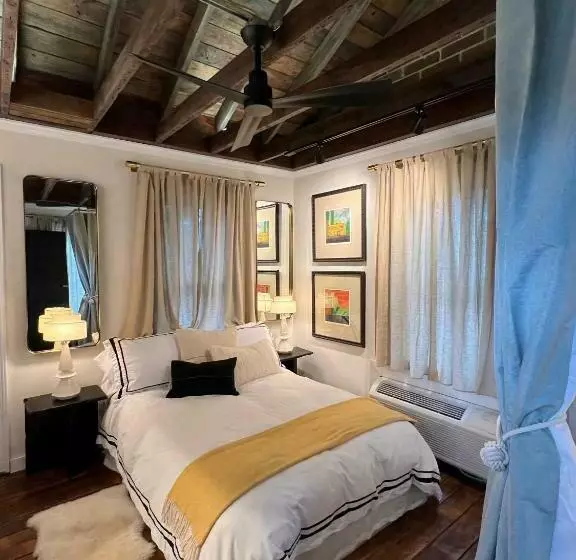 ペンション Archaic Outhouse