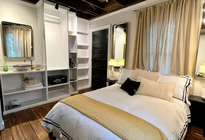 ペンション Archaic Outhouse