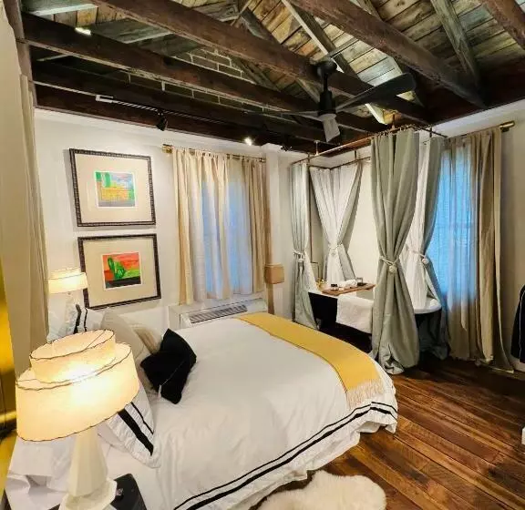 ペンション Archaic Outhouse