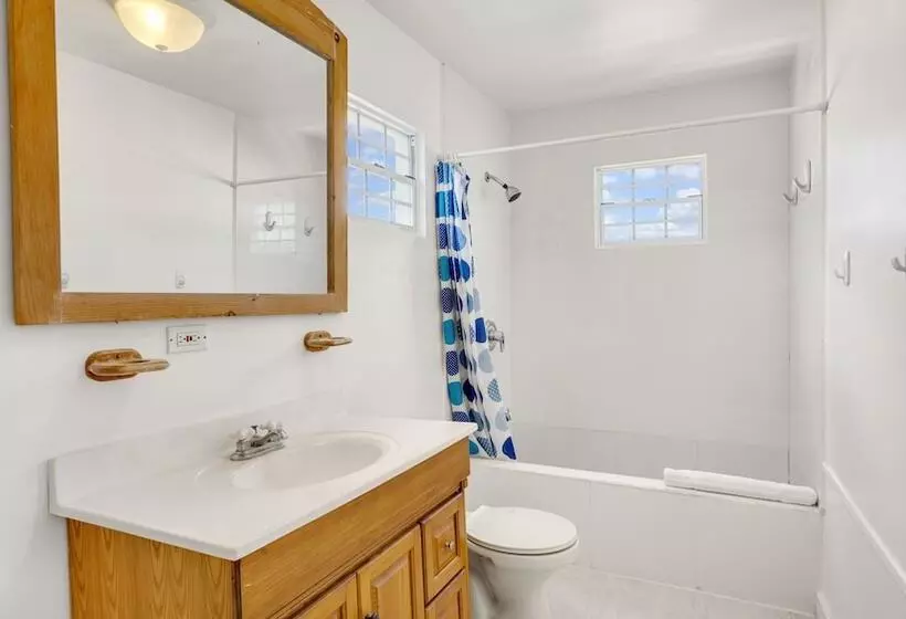 پانسیون Edwards Guesthouse