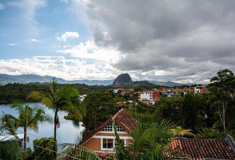 פנסיון Le Chateau Guatape