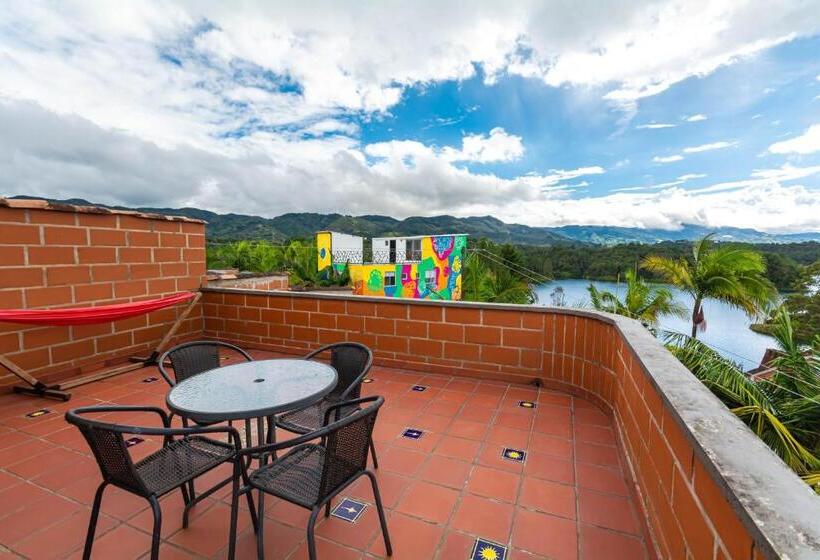 פנסיון Le Chateau Guatape