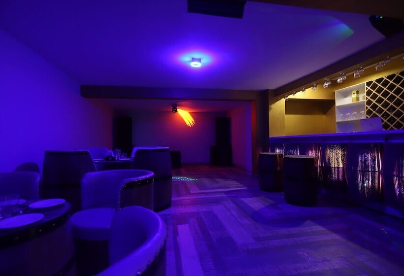 Smuggler Resort Near Khatusham & Hadimba Temple With Parking & Swimming Pool