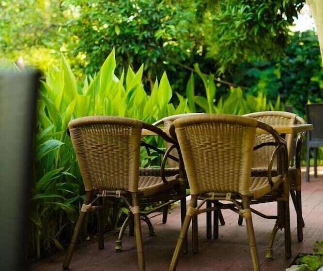 בית מלון כפרי Belpoint Beach