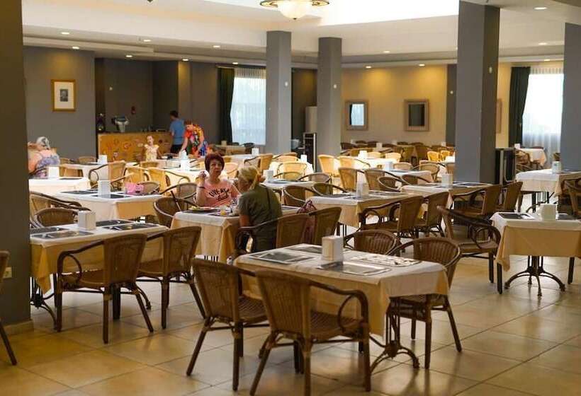 בית מלון כפרי Belpoint Beach