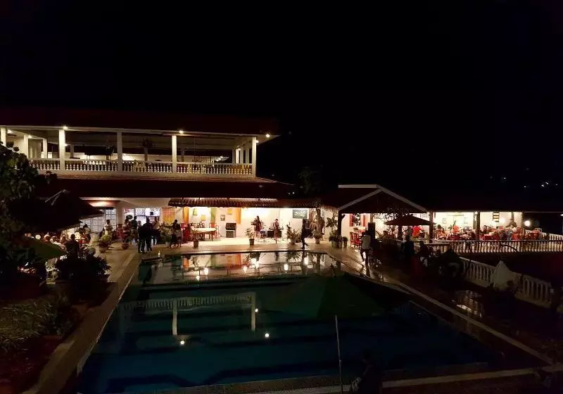 ホテル Parapat View