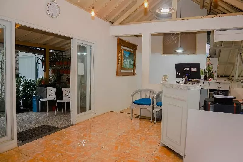 Hotel Rossan Villa  Near Sersan Bajuri Redpartner