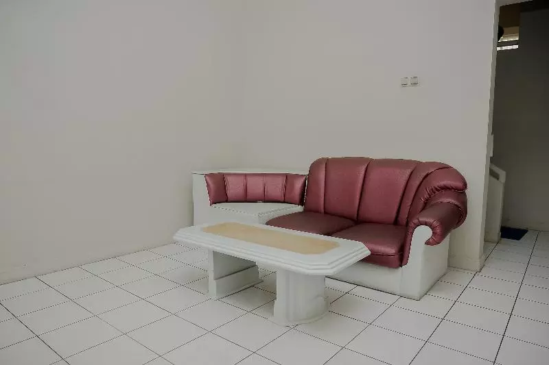 Hotel Rossan Villa  Near Sersan Bajuri Redpartner