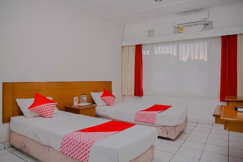 Hotel Rossan Villa  Near Sersan Bajuri Redpartner
