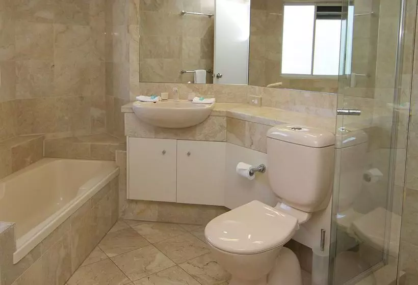 Отель Surfers Mayfair Apartments