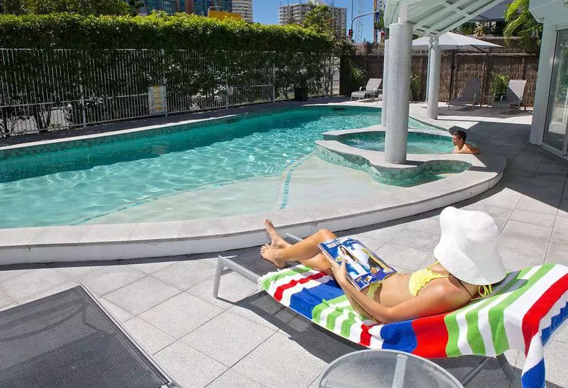 Отель Surfers Mayfair Apartments