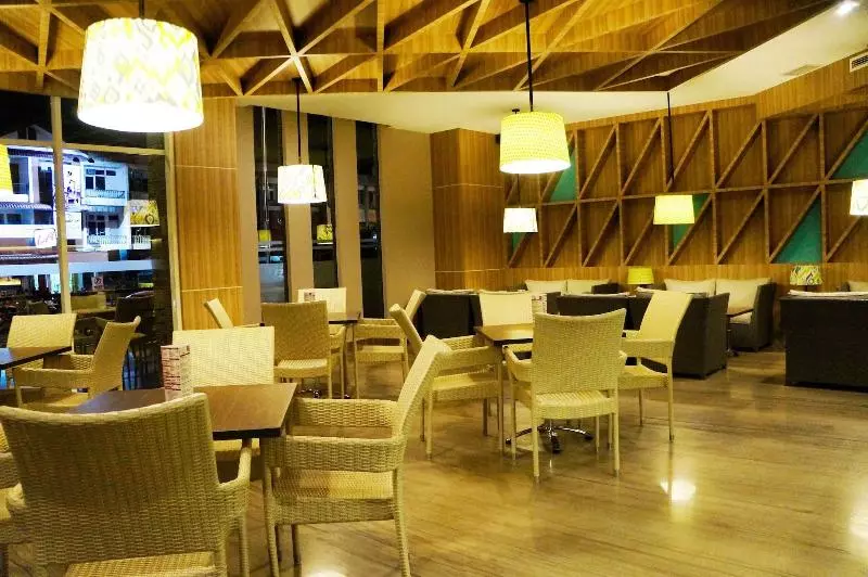 Orchardz Hotel Gajah Mada