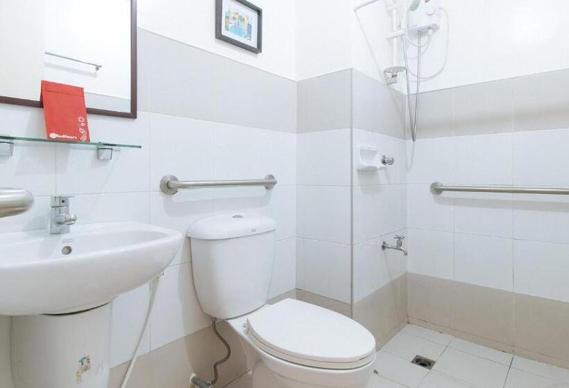 Hotel Reddoorz @ Melbourne Suites Makati