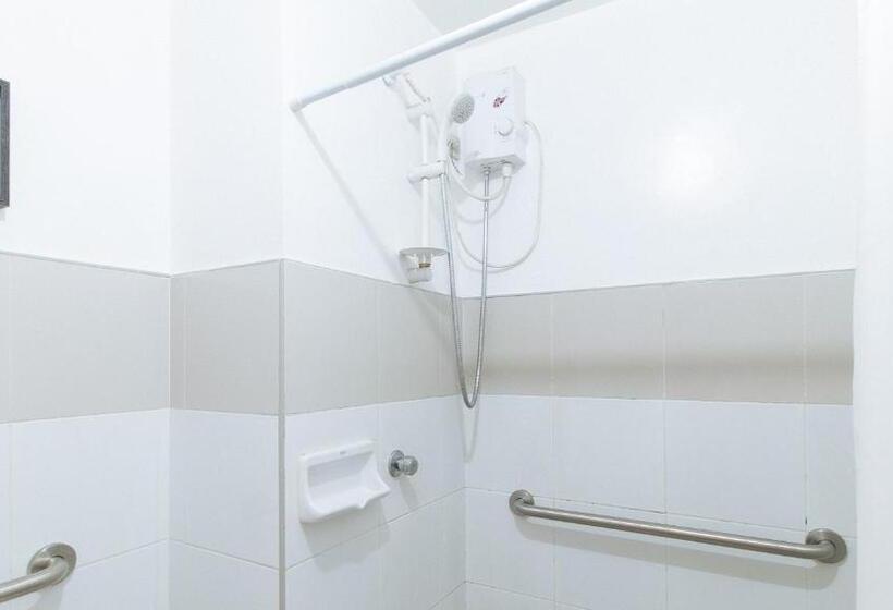 Hotel Reddoorz @ Melbourne Suites Makati