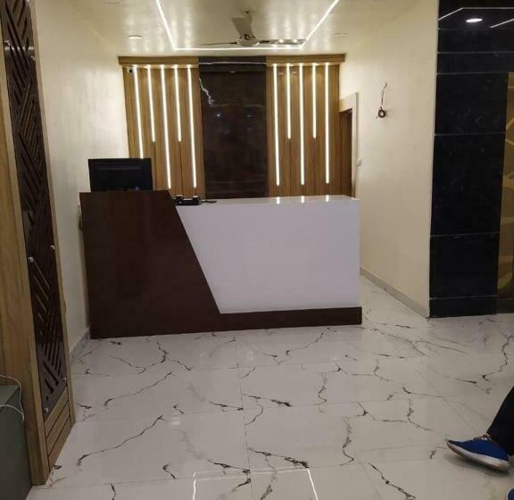 酒店 Supreme By Wb Inn