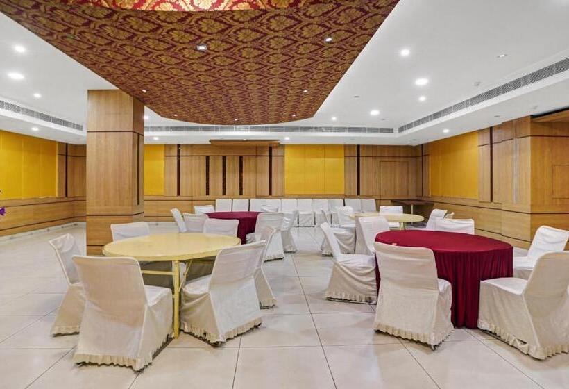 Hotel Treebo The Royal Cm, 4 Km From City Palace