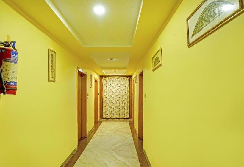 Hotel Treebo The Royal Cm, 4 Km From City Palace