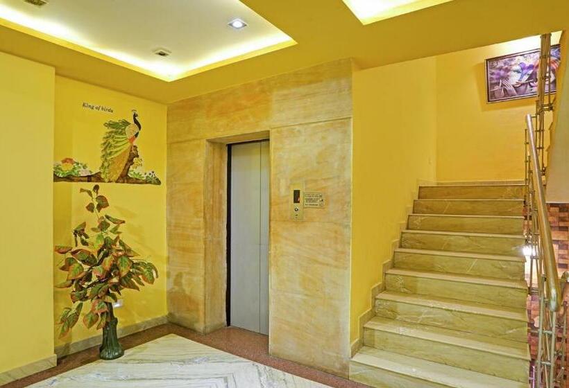 Hotel Treebo The Royal Cm, 4 Km From City Palace