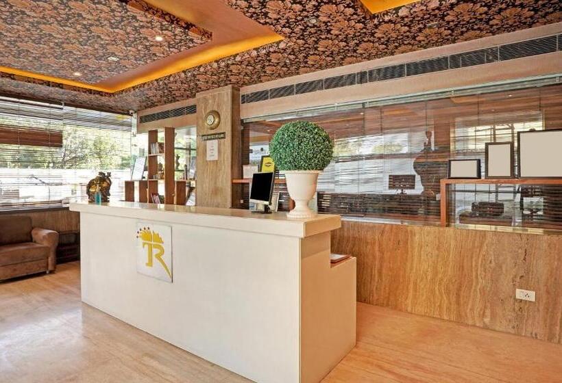 Hotel Treebo The Royal Cm, 4 Km From City Palace