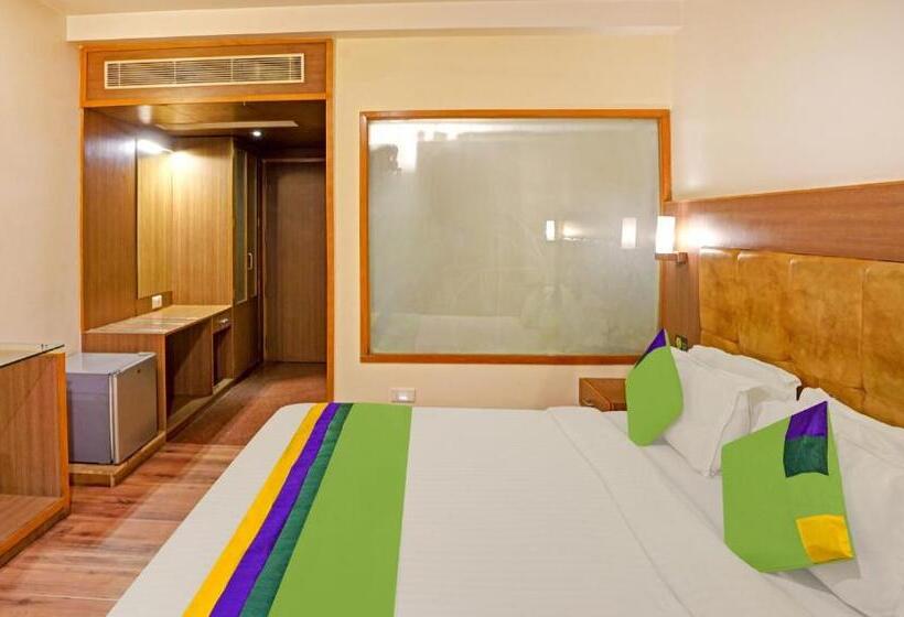 Hotel Treebo The Royal Cm, 4 Km From City Palace