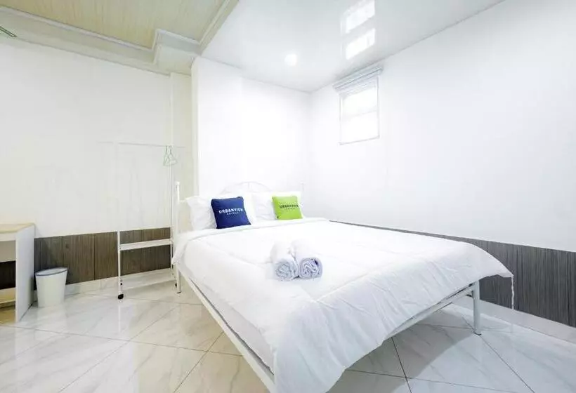 Urbanview Hotel Kota Tua Jakarta