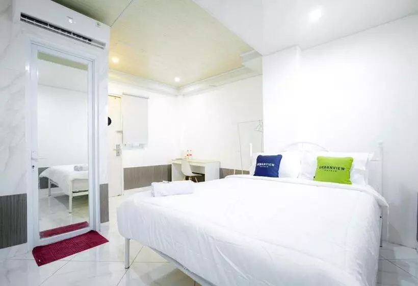 Urbanview Hotel Kota Tua Jakarta