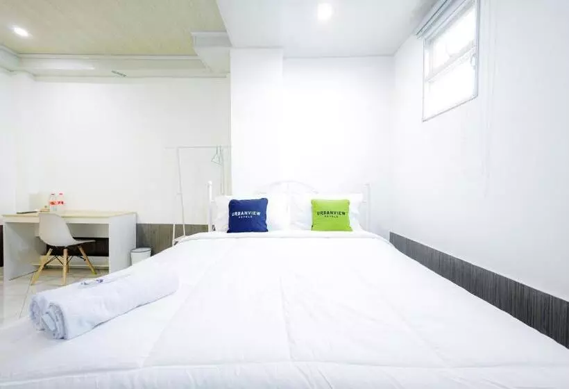 Urbanview Hotel Kota Tua Jakarta