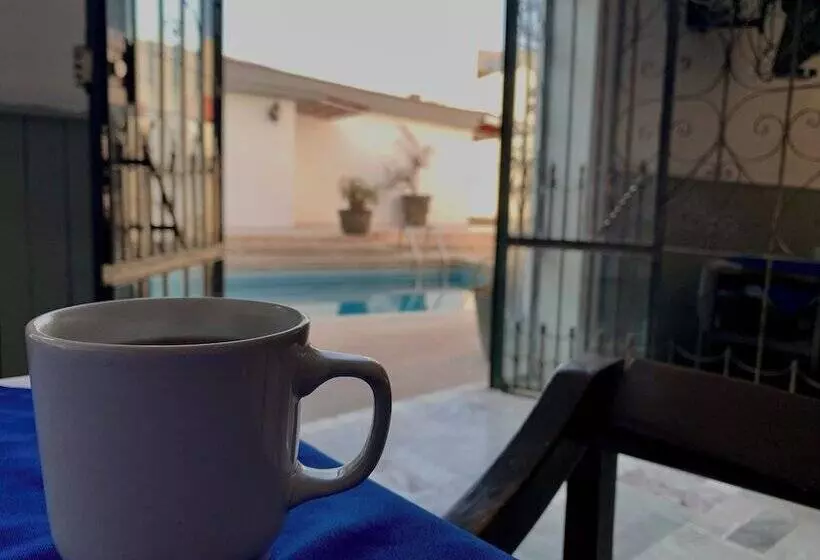 ホテル Bedd Express Querétaro