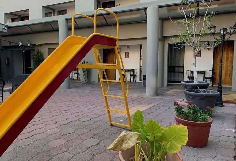 ホテル Bedd Express Querétaro