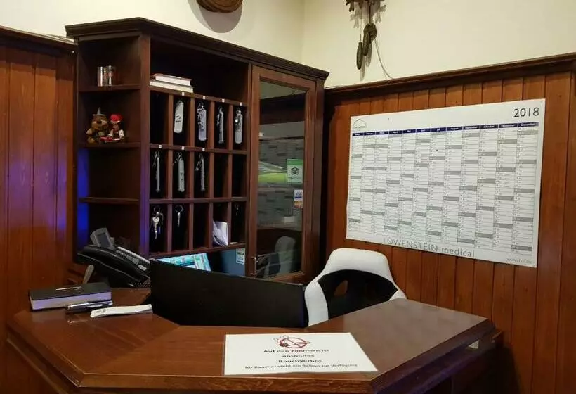 Hotelli Frühstückspension Schwarzer Adler