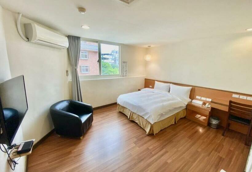 هاستل Royal Business