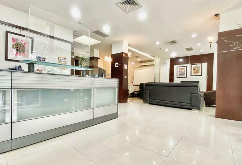 هاستل Royal Business