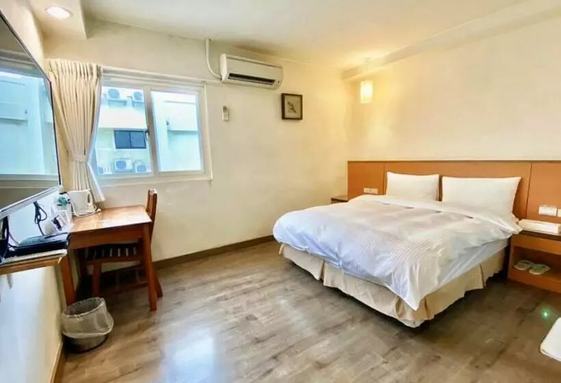 هاستل Royal Business