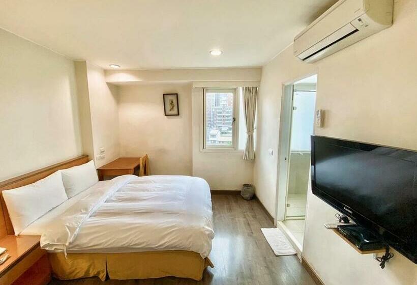 هاستل Royal Business